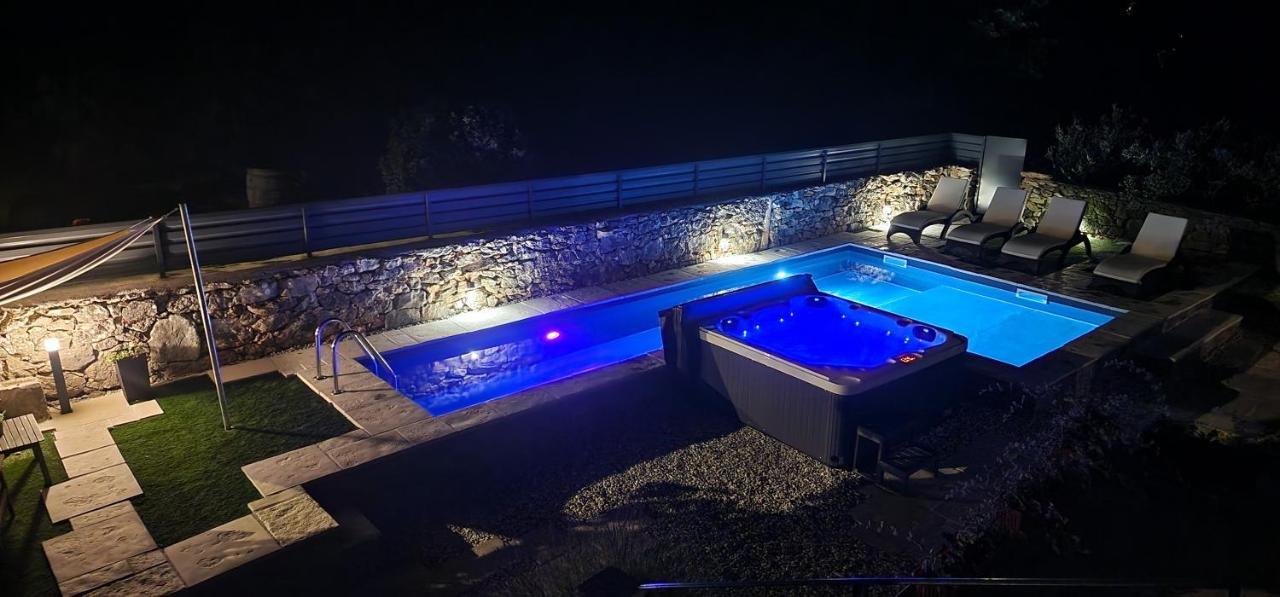 Villa Hrustika - Heated Pool, Jacuzzi & Sauna Gabonjin Exterior photo