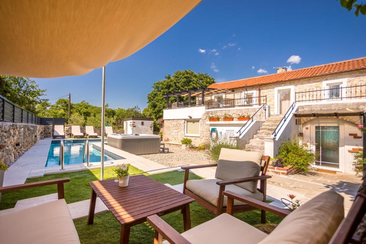 Villa Hrustika - Heated Pool, Jacuzzi & Sauna Gabonjin Exterior photo