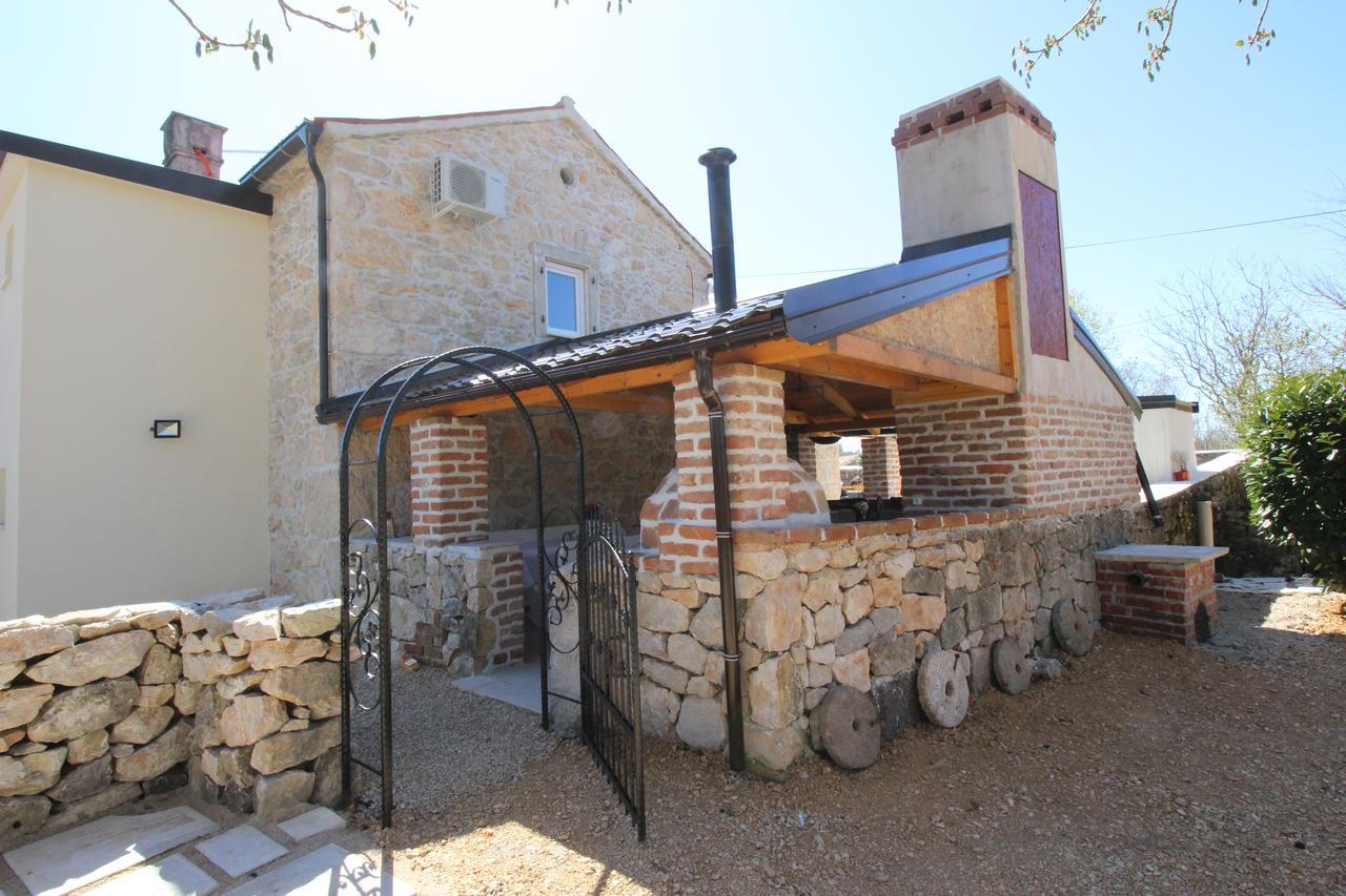 Villa Hrustika - Heated Pool, Jacuzzi & Sauna Gabonjin Exterior photo