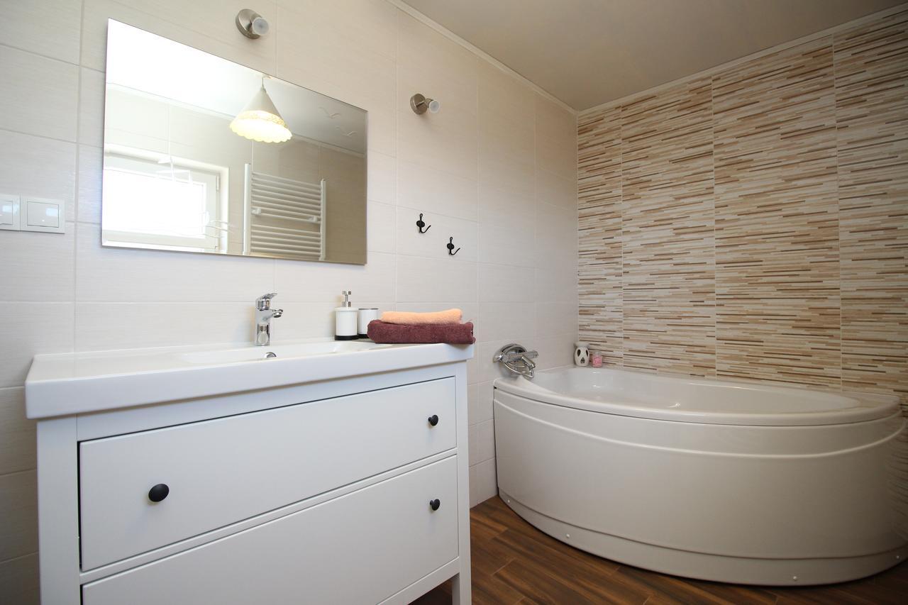 Villa Hrustika - Heated Pool, Jacuzzi & Sauna Gabonjin Exterior photo