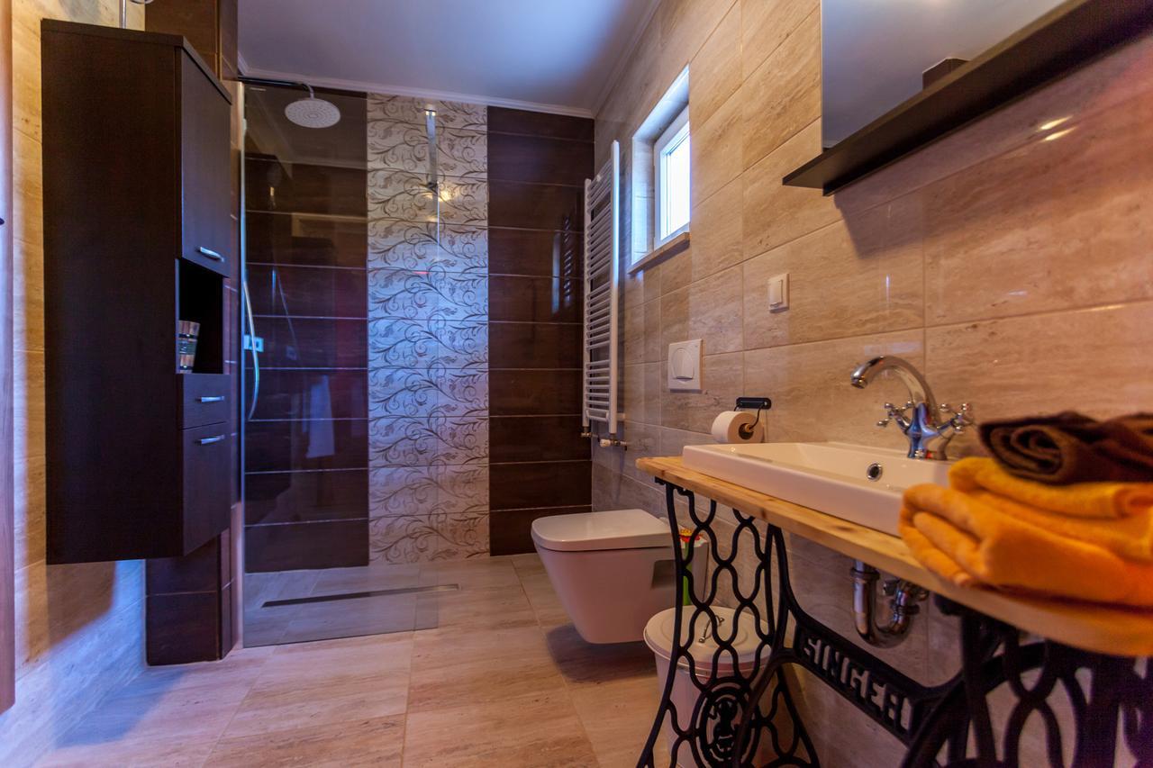 Villa Hrustika - Heated Pool, Jacuzzi & Sauna Gabonjin Exterior photo